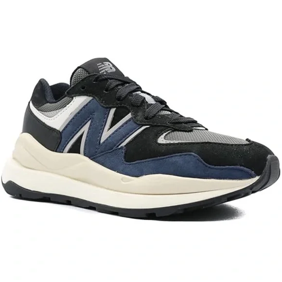 New Balance Women’s 57//40 Sneakers Gray & Black Size 8